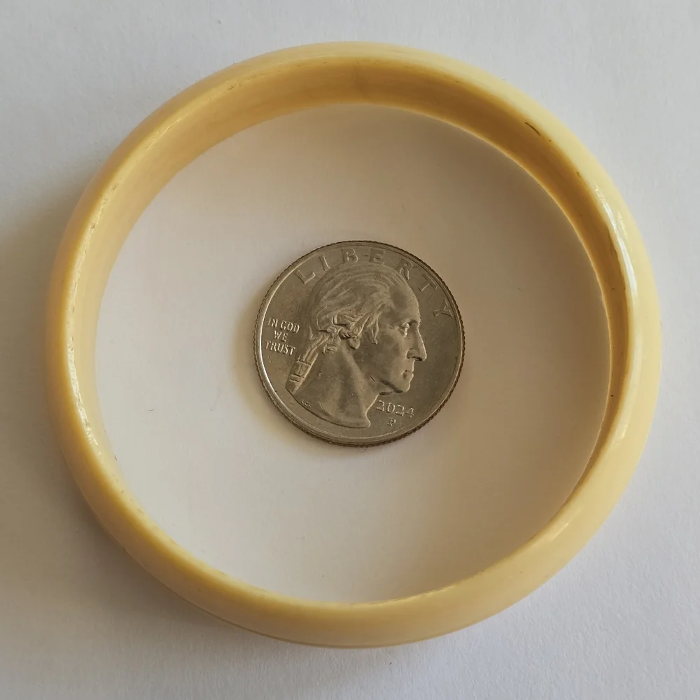Vintage bracelet bangle plastic off white ivory color